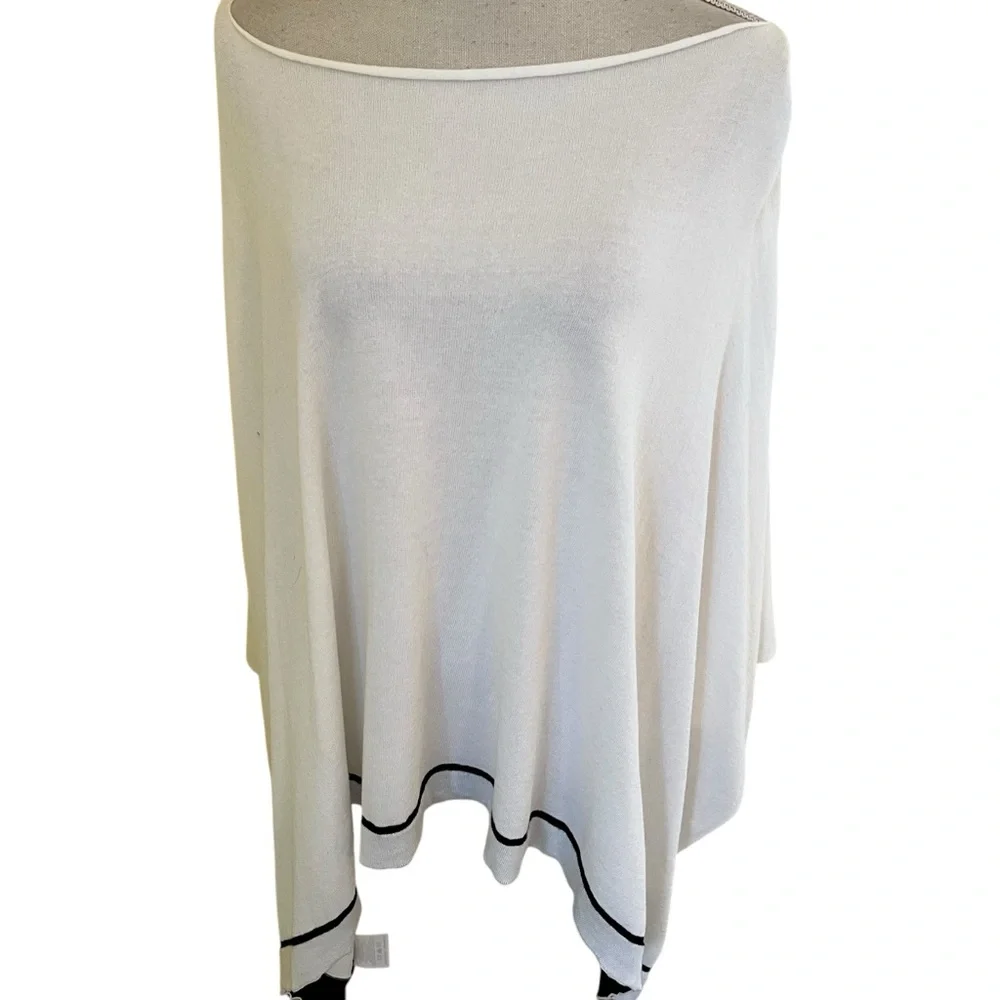TravelSmith Black/White Colorblock Travel Poncho O/S
